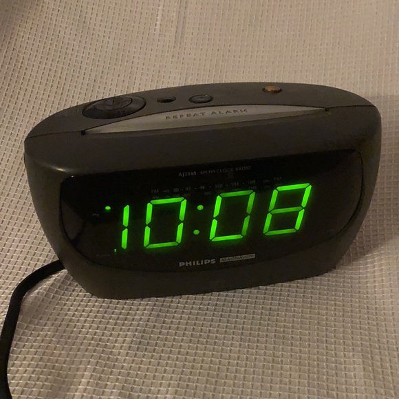 Philips Magnavox Alarm Clock/Radio! - Picture 1 of 6